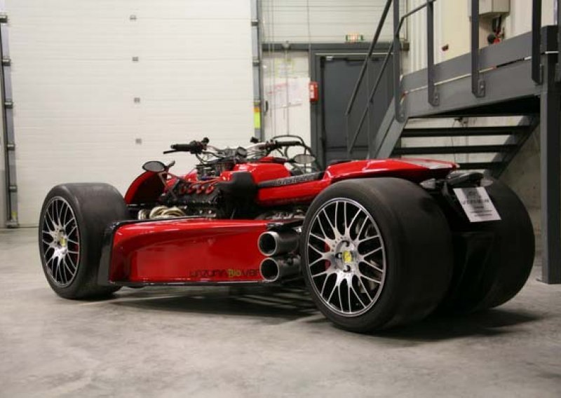 Lazarathov quad ima Ferrarijev motor i 250 KS