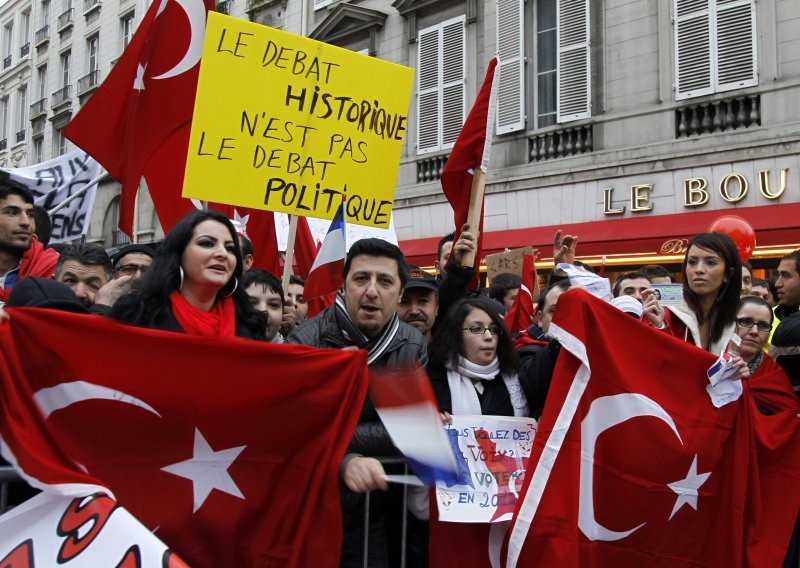 Francuska će kažnjavati nijekanje genocida nad Armencima