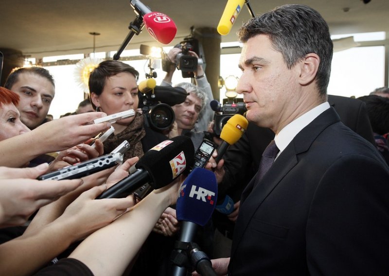 Milanovic says EU entry referendum to be held on Jan 22