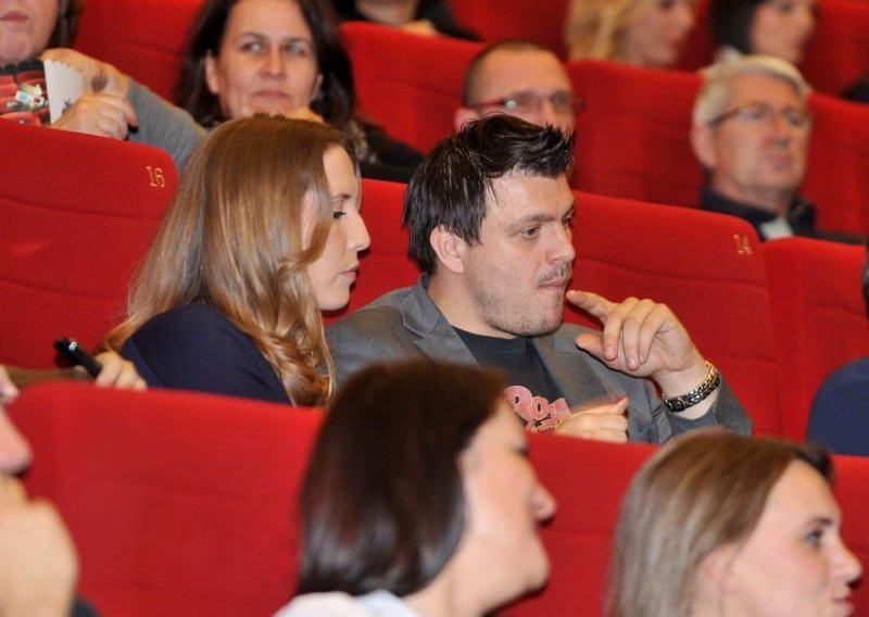 Mate Janković s djevojkom uživao u kinu