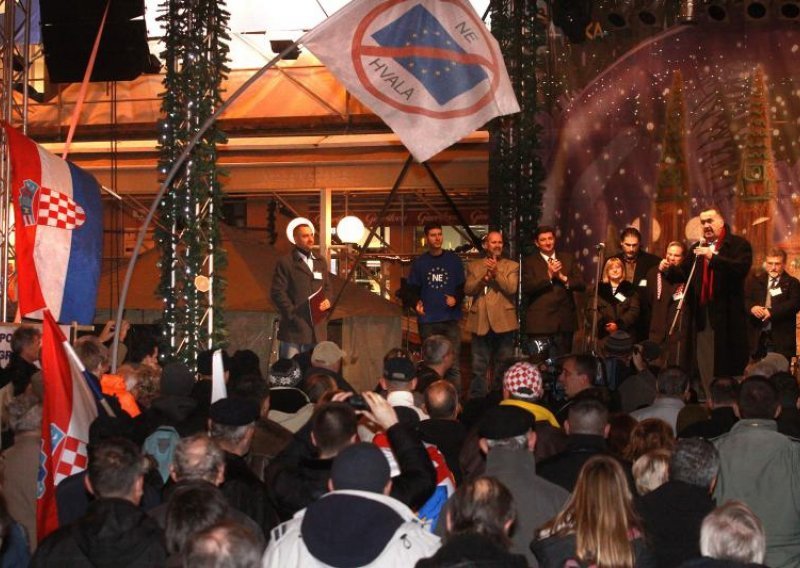 Protest against Croatia's EU entry held in Zagreb