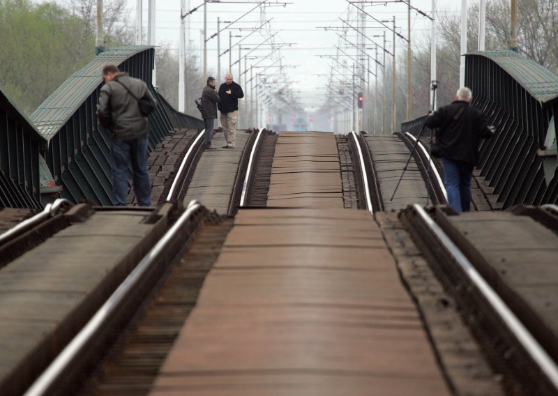 Hidroelektra obnavlja most  Sava Jakuševac