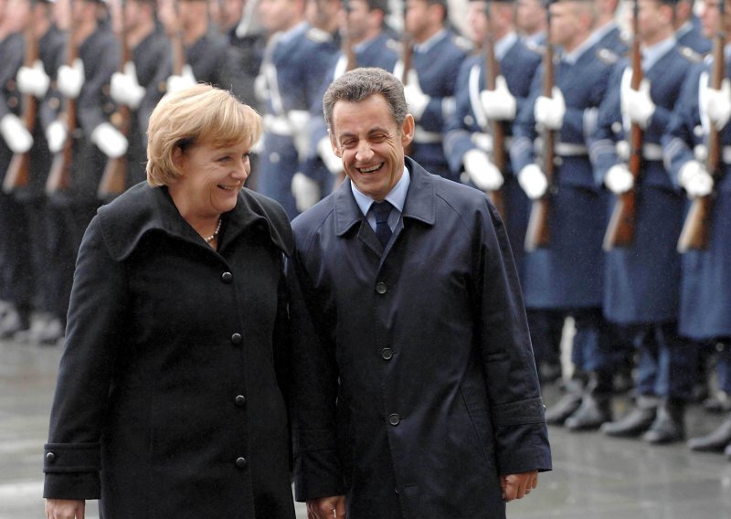 Merkel i Sarkozy u ponedjeljak raspravljaju o eurozoni