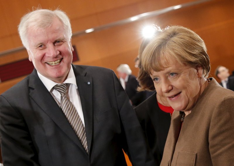 Bavarski premijer odbija Merkeličinu politiku otvorenih vrata