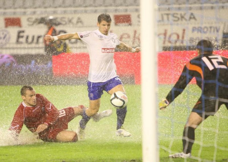 Hajduk na potopljenom Poljudu svladao Zagreb