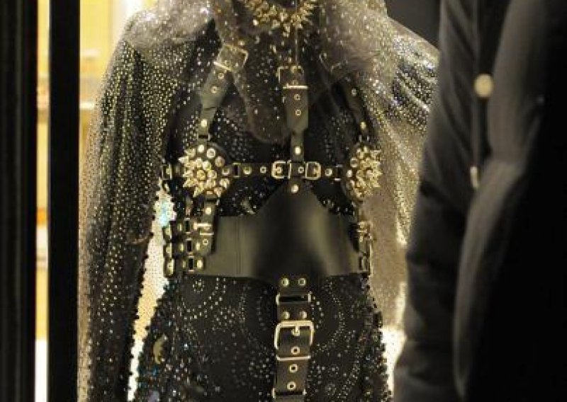 Lady Gaga u koži i zakovicama izašla u šoping