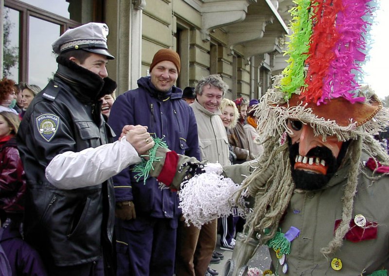 U mjesecu maškara zatečeno 160 pijanih vozača