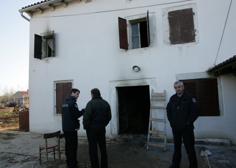 Starica smrtno stradala u požaru