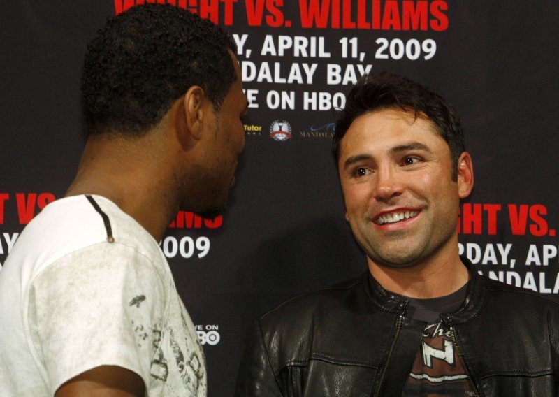 Oscar De La Hoya objesio rukavice o klin