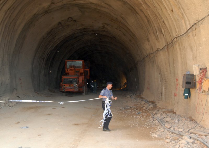 U urušavanju tunela poginuo radnik Konstruktora