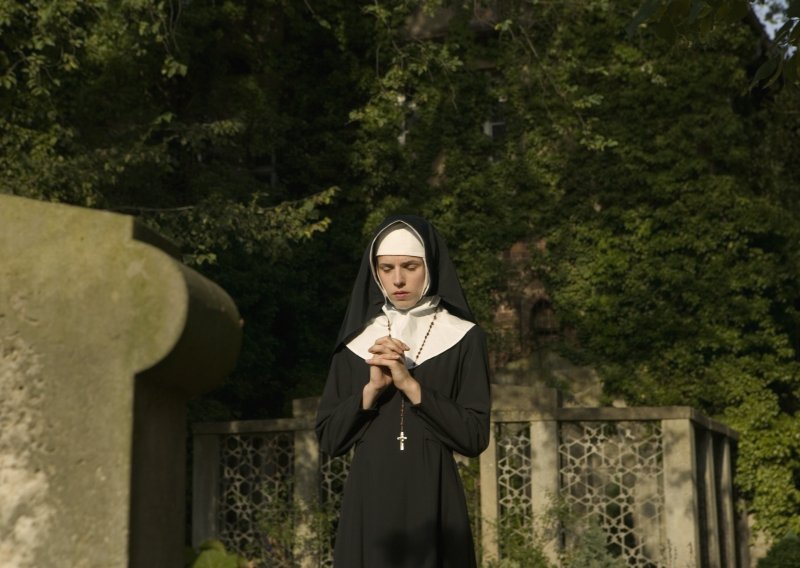 Raspjevane časne potpisale ugovor s izdavačem Lady Gage