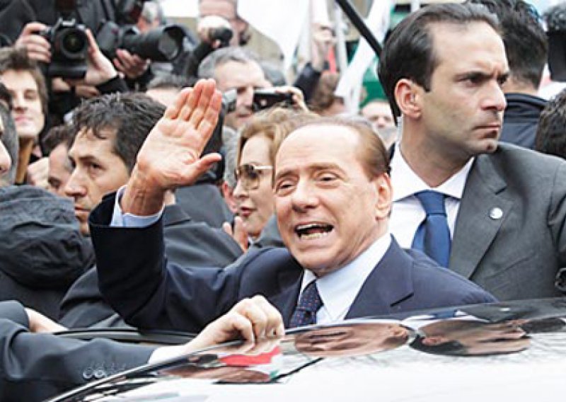 Čelnici EU-a povećali pritisak na Berlusconija