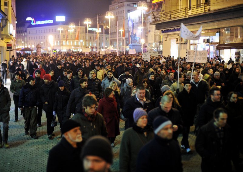 10.000 ljudi marširalo Zagrebom tražeći smjenu Jadranke Kosor