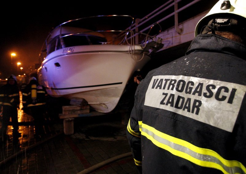 U Zadru izgorio brod dužine 8 metara