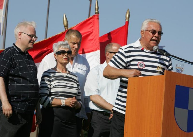 'Povlačim se. Politički događaji više me ne zanimaju'