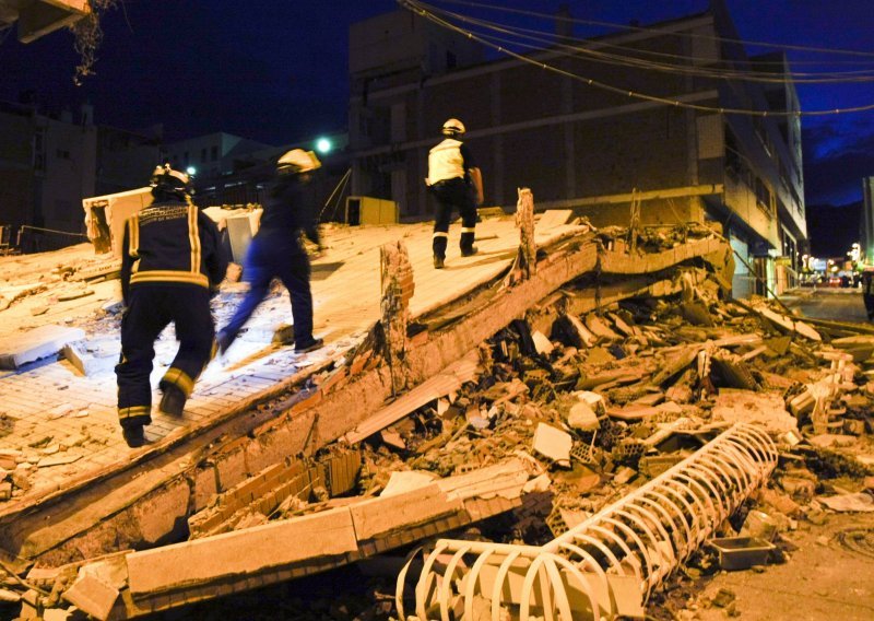 U dva potresa najmanje desetero mrtvih