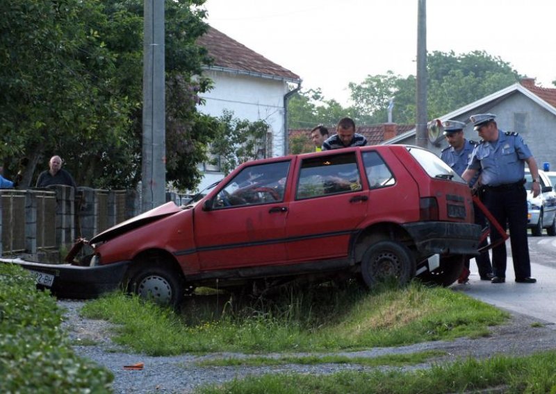 Pijani vozač u smrt odveo suvozača