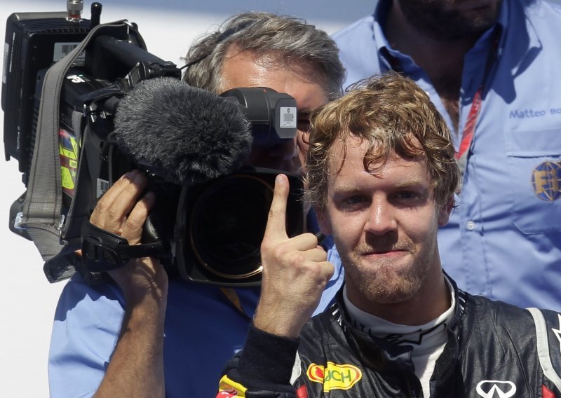 Vettel i dalje nezadrživ, Alonso vraća Ferrari u vrh