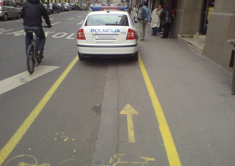 Pogledajte sramotna parkiranja na stazi za bicikle!