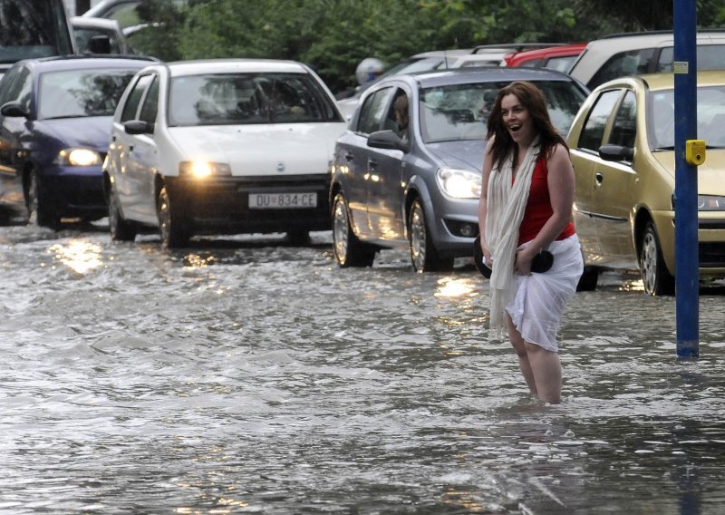Kiša u Dubrovniku izazvala prometni kolaps