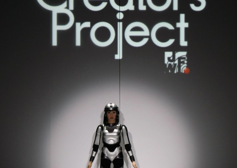 Manekenka-robot otvorila japanski Fashion Week