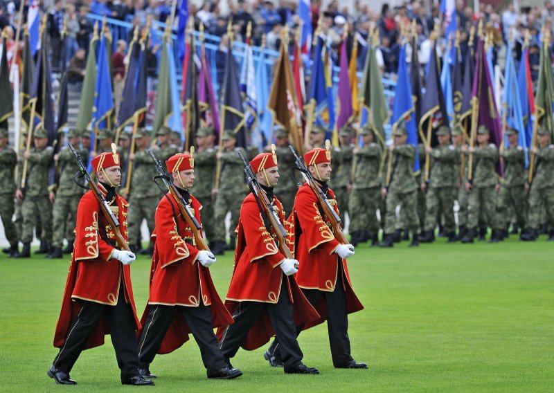 Mimohodom obilježen 20. rođendan HV-a