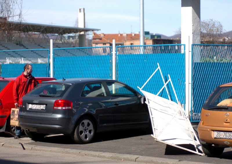 Jak vjetar u Zagrebu 'dizao' suncobrane