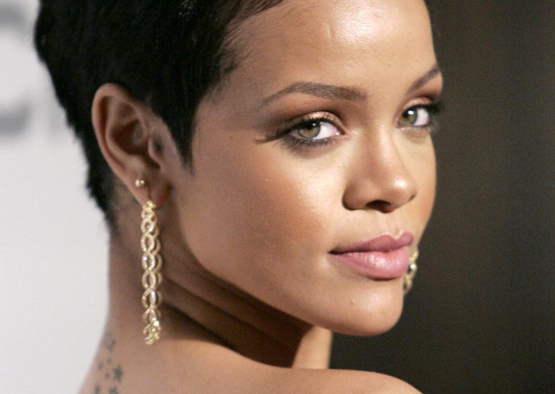 Rihanna planirala bal pod maskama za 21. rođendan