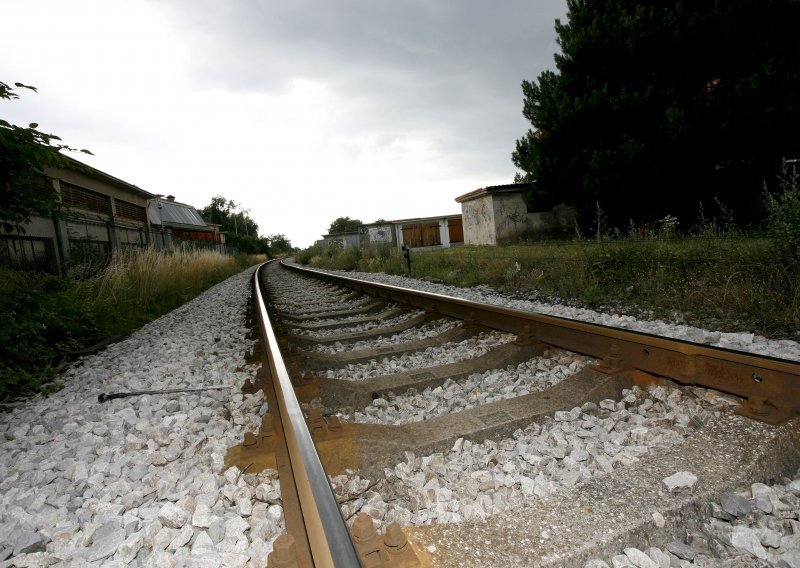 Vlakovi ukupno kasnili više od 20 dana i to zbog krađa