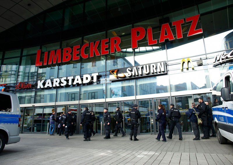 Zbog terorističke prijetnje, policija u Essenu zatvorila trgovački centar, blokirala okolicu i provodi pretrese