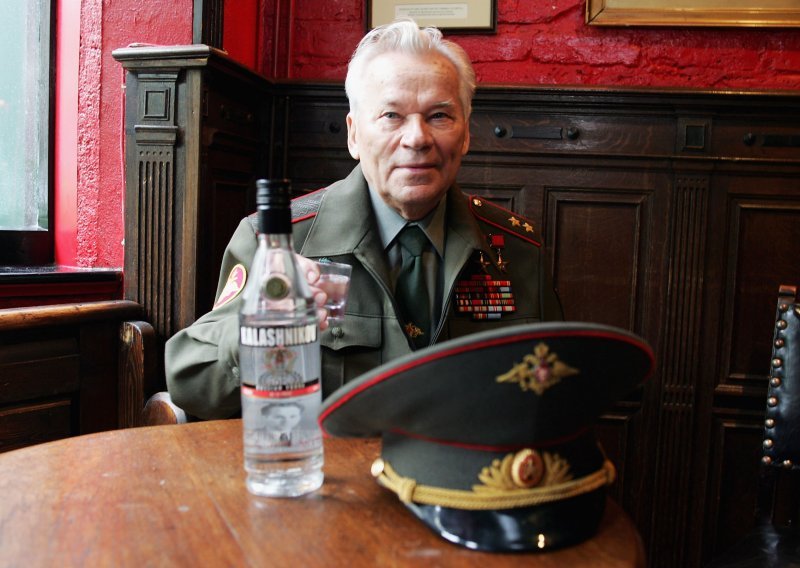 Gospodin Kalašnjikov htio je biti pjesnik