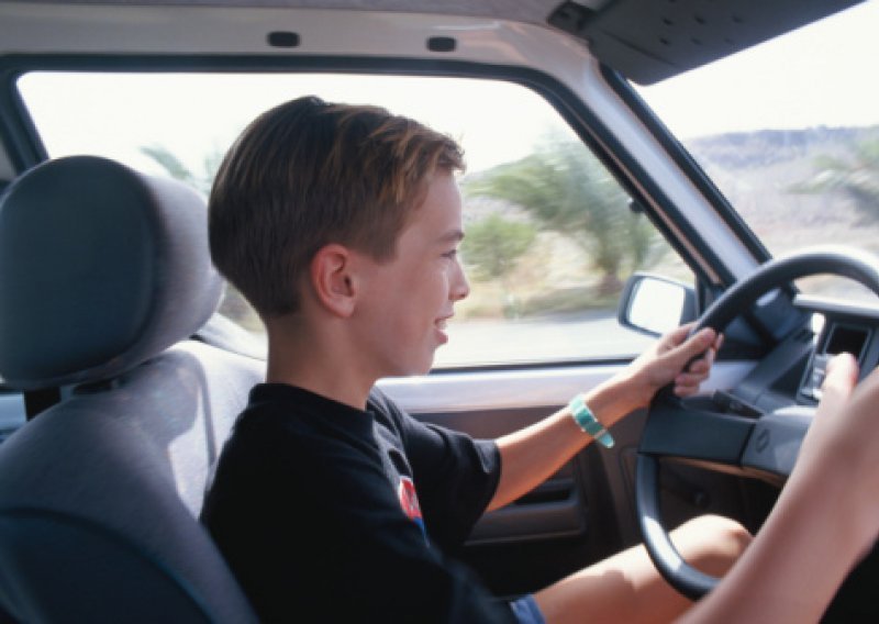 Roditelji ključem kontroliraju tinejdžersku vožnju