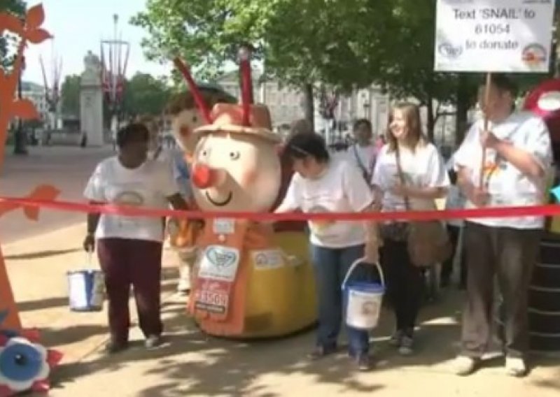 Odjeven u puža 26 dana puzao na maratonu