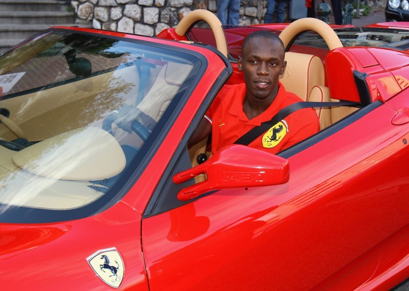 Bolt iz slupanog auta s lakšom ozljedom