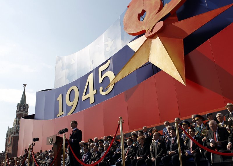 Josipovic attends Victory Day celebration in Moscow