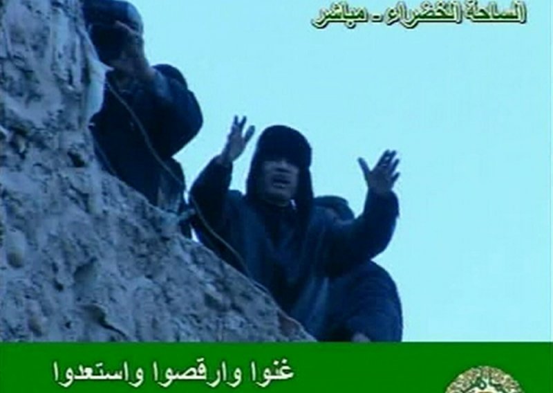 Gadafijevi poljupci smrti, SAD uvodi sankcije Libiji