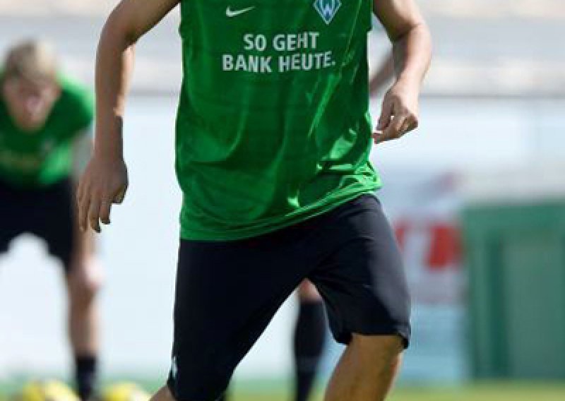 Özil pred potpisom za Barcelonu