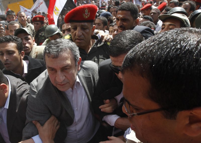 Egipćani pronijeli novog mandatara ulicama