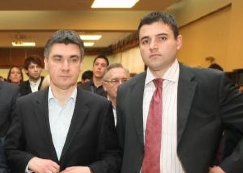 Milanović mandat u skupštini predao Bernardiću