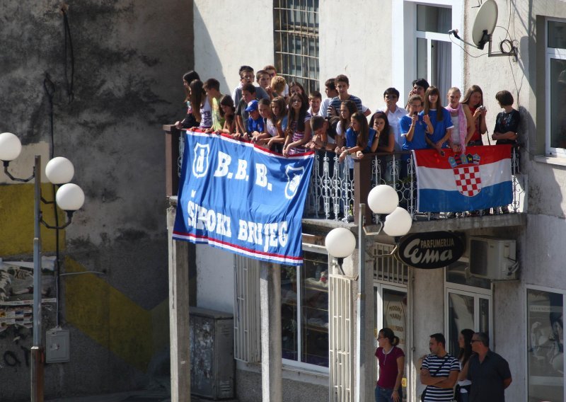 U Širokom vikali 'svi smo mi Oliver' i 'Ćiro pederu'