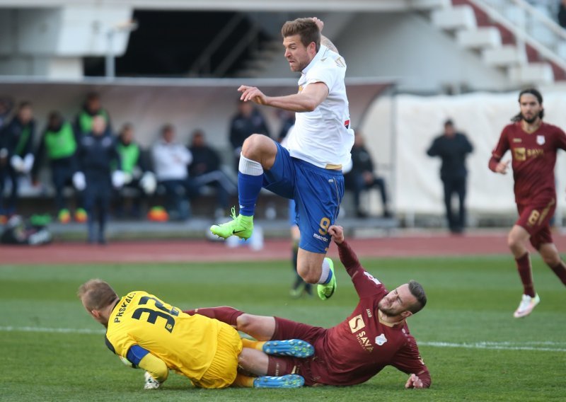 Rijeka ostala neporažena na Poljudu zahvaljujući golu Bezjaka iz penala