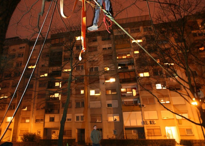 Šokirao Zagrepčane noćnim hodom po žici