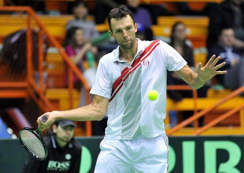 Karlovic secures quarterfinals in 66 minutes