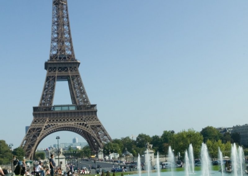 Zbog snažnih naleta vjetra zatvoren Eiffelov toranj