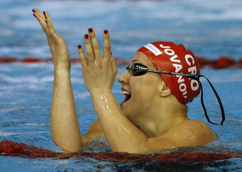 Jovanovic European champion in women's 50-metre backstroke