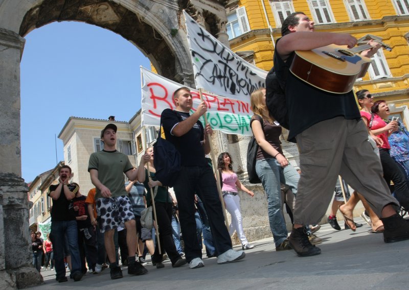 Studenti blokirali pulsko sveučilište