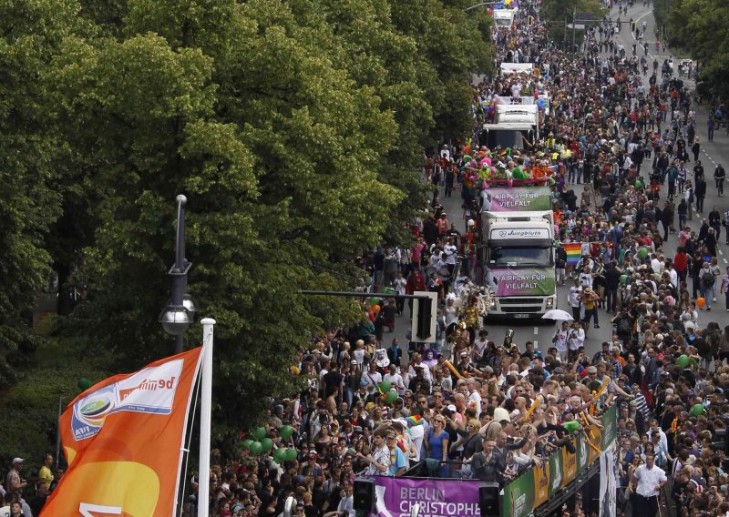 Gay Pride u Berlinu nakon legalizacije gay brakova u NY