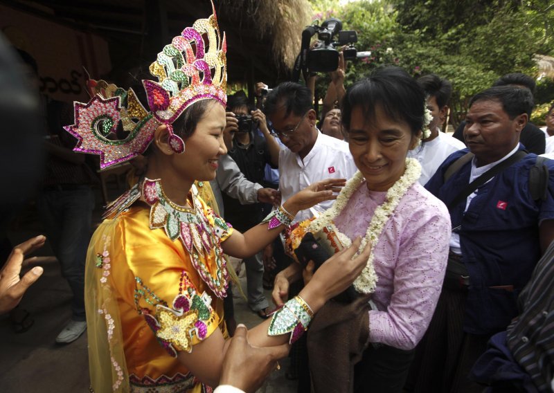 Suu Kyi prvi put otputovala izvan rodnog grada