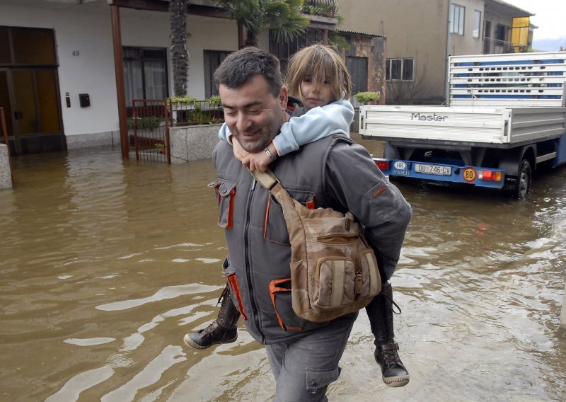 Neretva opet poplavila Metković