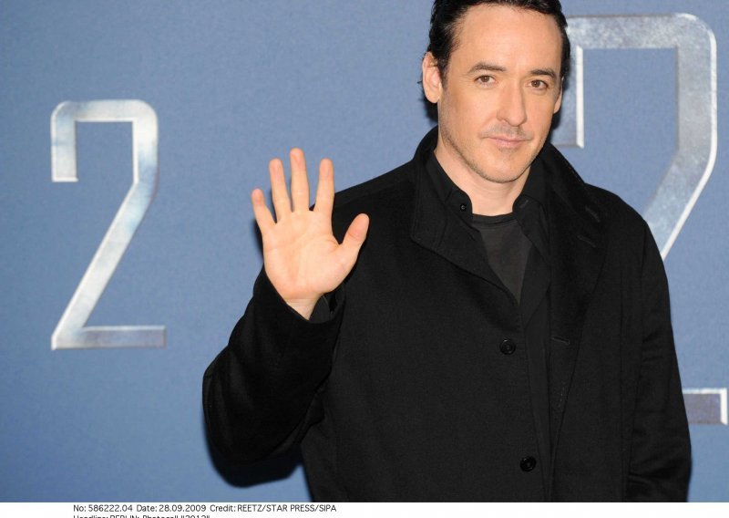 John Cusack glumi Edgara Allana Poea u Srbiji